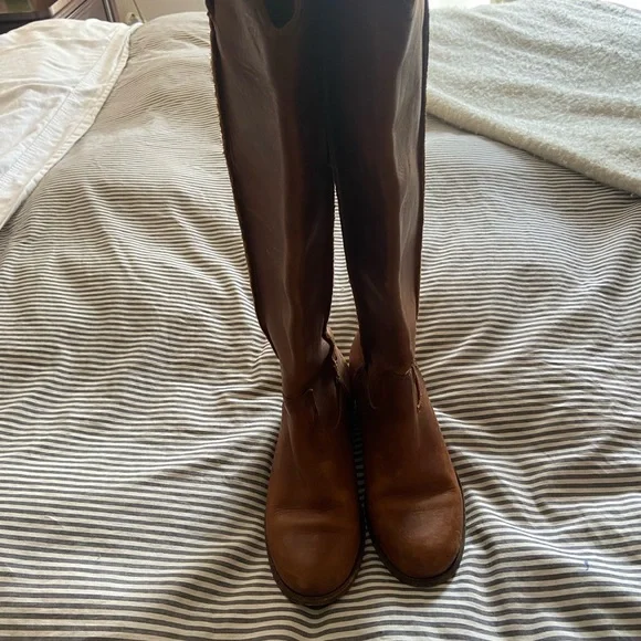 Frye riding boots size 8.5. Good use condition. Brown leather. - Picture 2 of 8